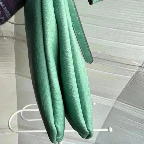 Sadie Vegan Leather Crossbody Bag - Picture 4 of 8